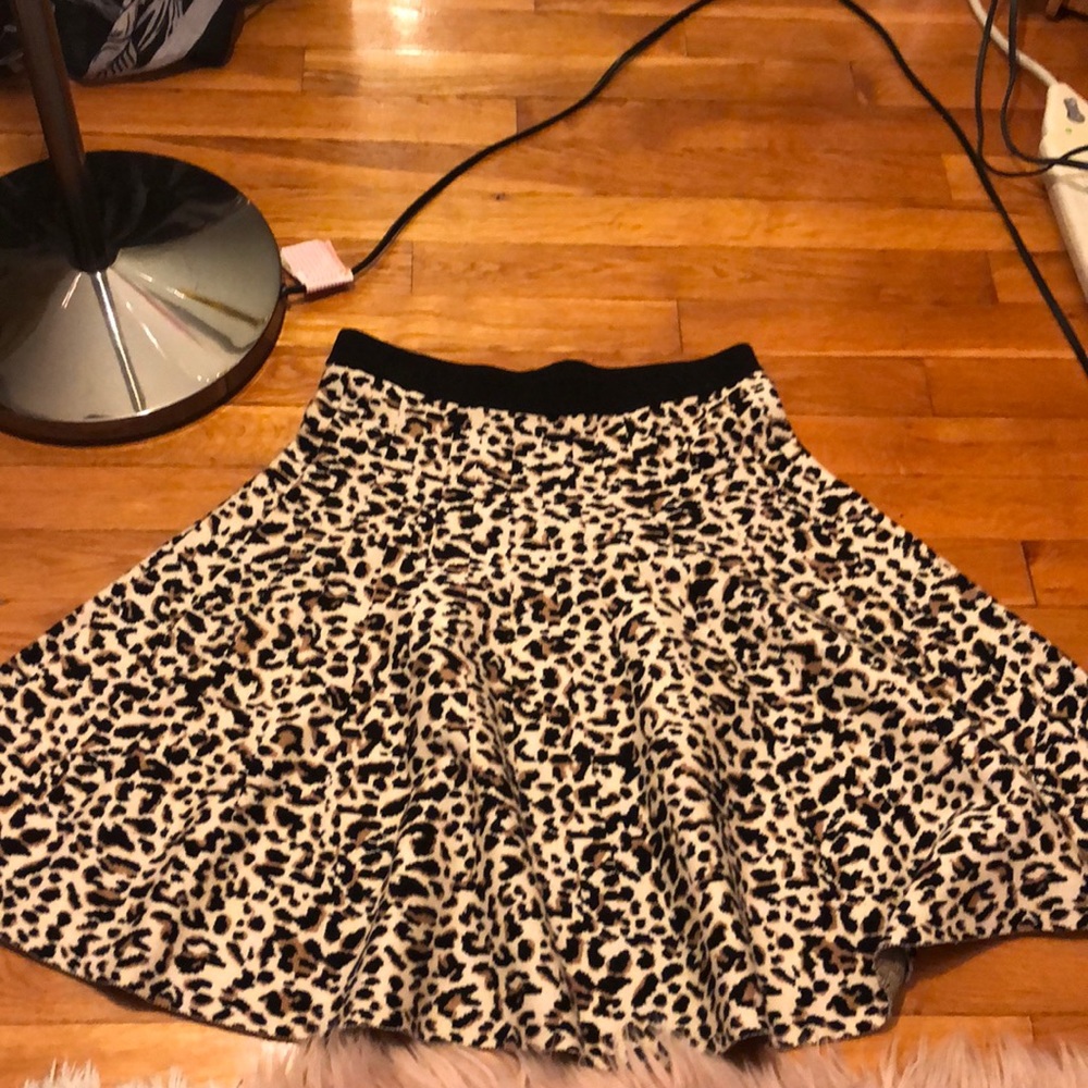 🌻Animal print mid rise skirt🌻